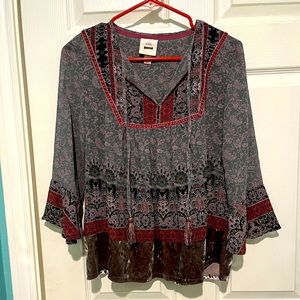 Knox Rose Flowy Blouse.